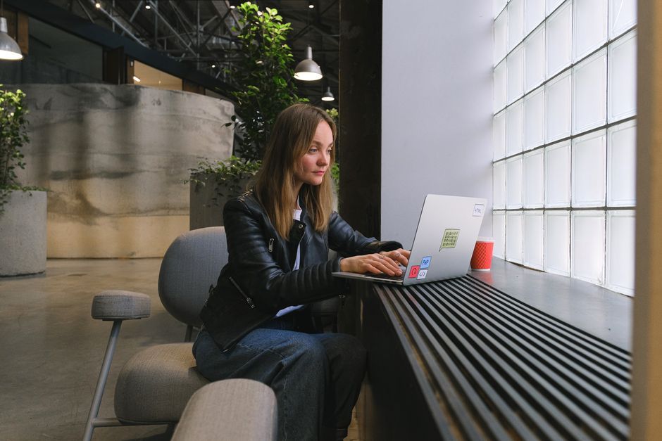 Arnaque au faux recrutement : les outils IA qui protègent les freelances
